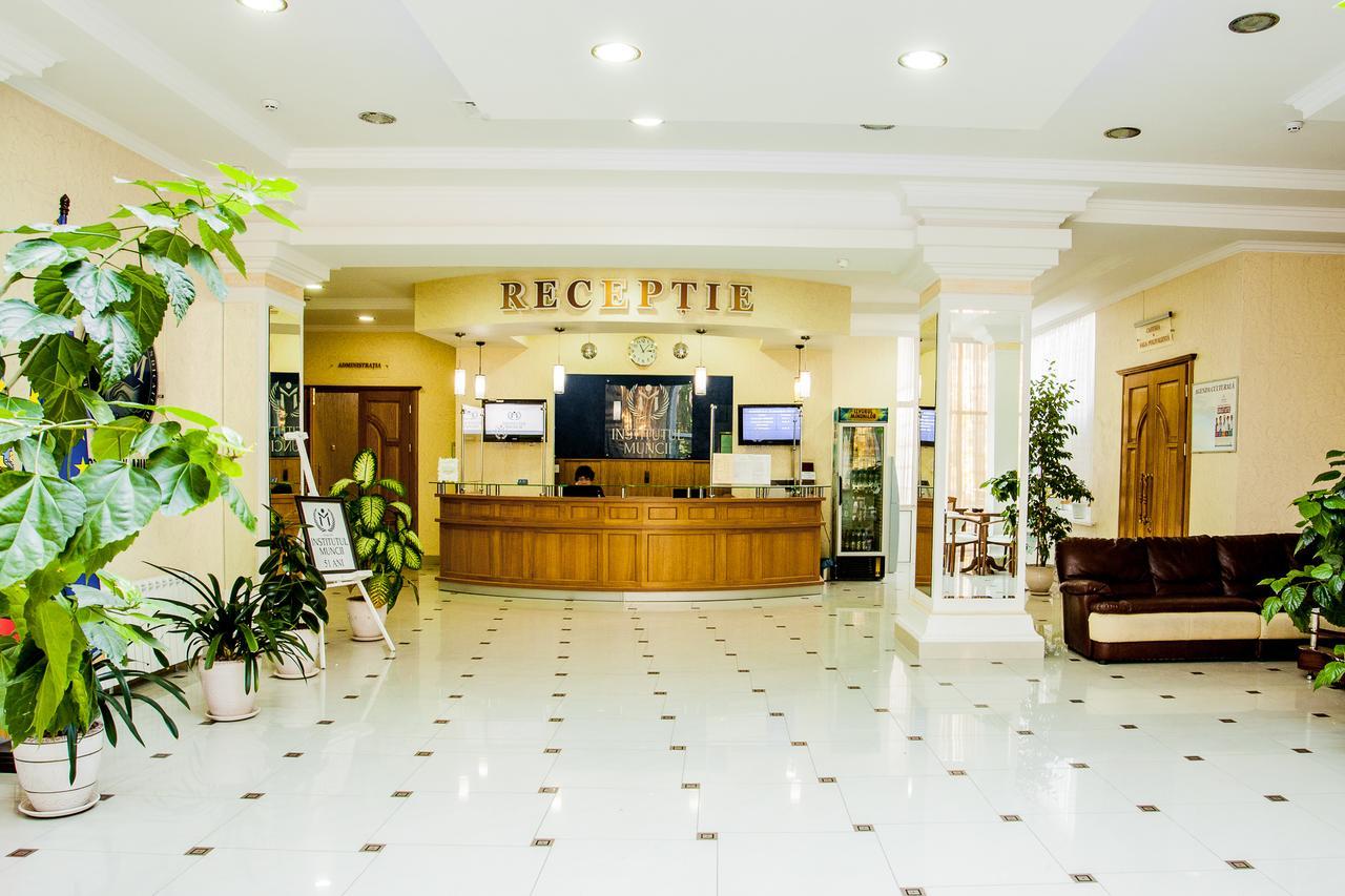 Institutul Muncii Hotel Chisinau Exterior photo